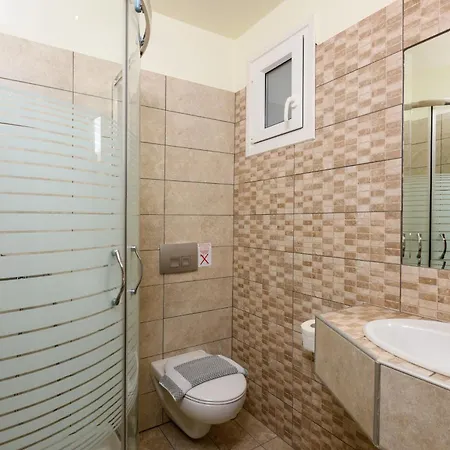 Roula アパート *