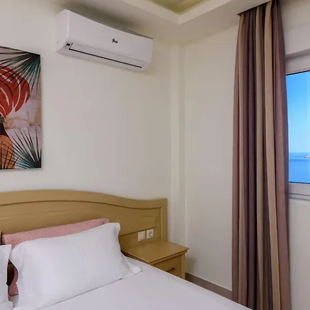 アパート Roula コイニラ