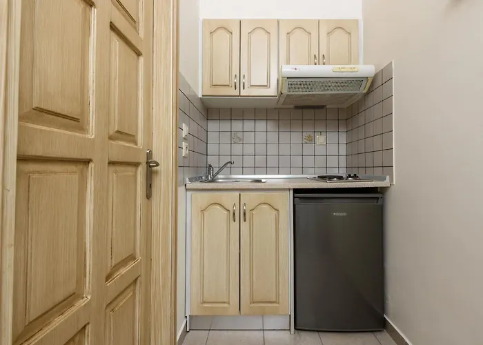 Roula Apartman Kínira